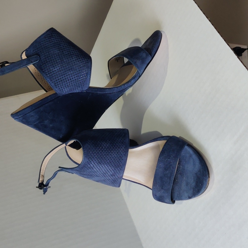 H By Halston McKenzie Blue Sueded Wedge Sandals Women's Sz 8.5 Reg